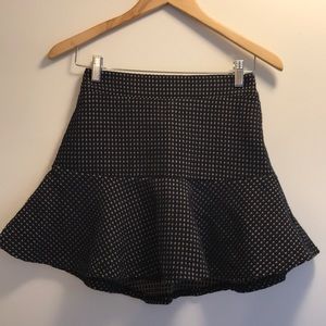 Fitted high/natural waist, flare skirt